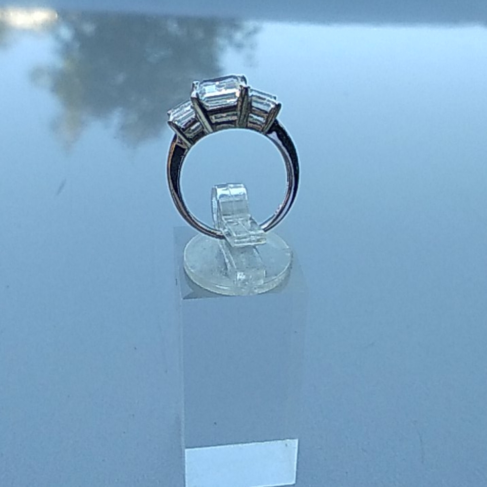 Signity Star 3 stone cocktail ring - Picture 4 of 8